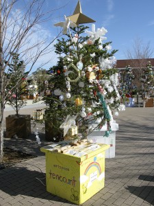 〈 100本のクリスマスツリー　100 Chrismas Trees 〉2011