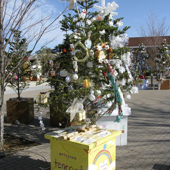 〈 100本のクリスマスツリー　100 Chrismas Trees 〉2011