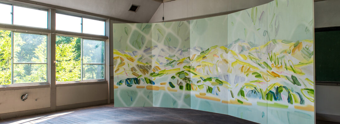 遭難のとき　Lost in the Mountains　2019　Oil on cotton on panel　200 x 460 cm/ exhibited in Nakanojo Biennale 2019, Photo by Kazuyuki Miyamoto